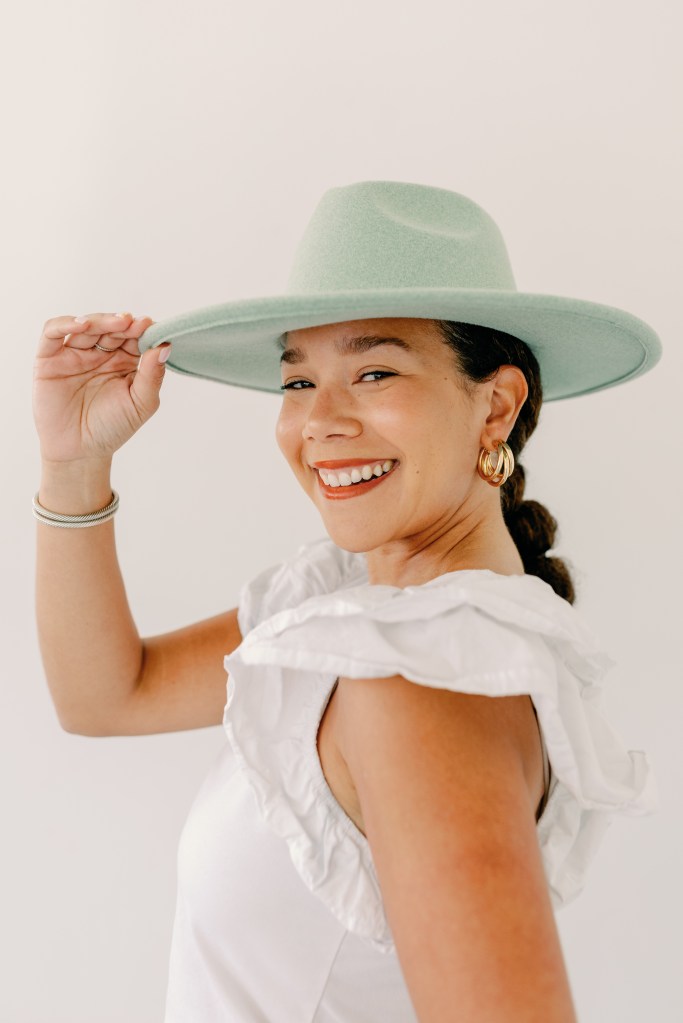 Latina hairstylist in Lakeland, Florida